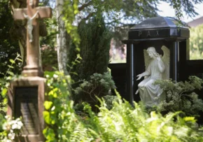 Ewigkeitssonntag Engel Friedhof Marmorengel Kreuz